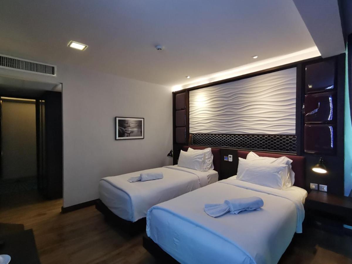 Holatel Hotel Phitsanulok Exterior photo
