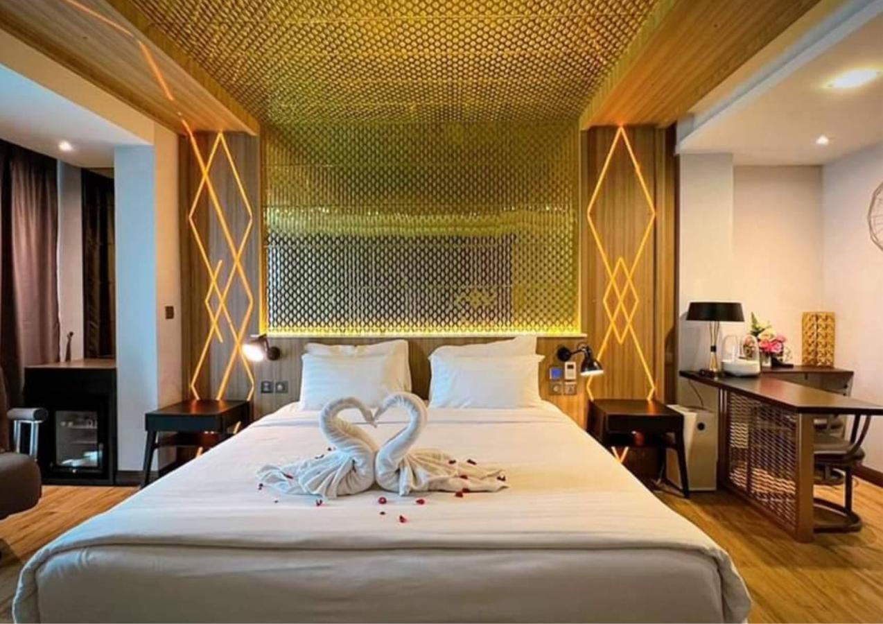 Holatel Hotel Phitsanulok Exterior photo