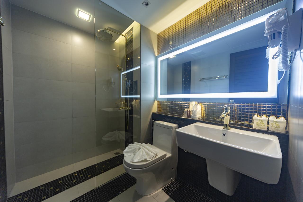 Holatel Hotel Phitsanulok Exterior photo